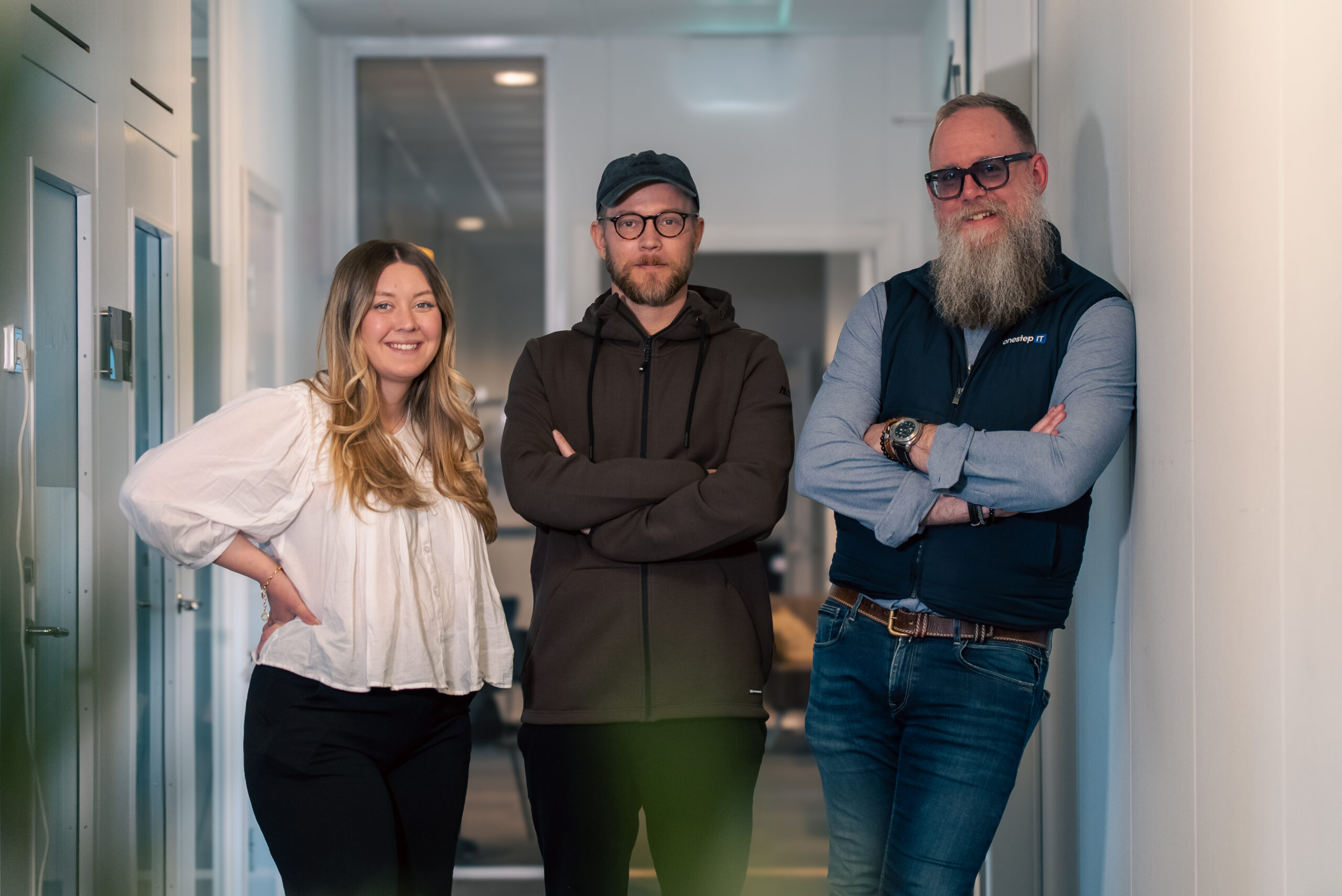 Malou - svenska marknadsgruppen, Daniel - svenska marknadsgruppen och Henrik Onestep IT